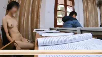 射了一地精液！